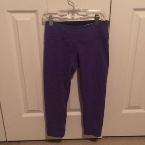 lululemon athletica Pants - Lululemon purple crop leggings sz 4 59597 lululemon athletica Pants - Lululemon purple crop leggings sz 4 59597